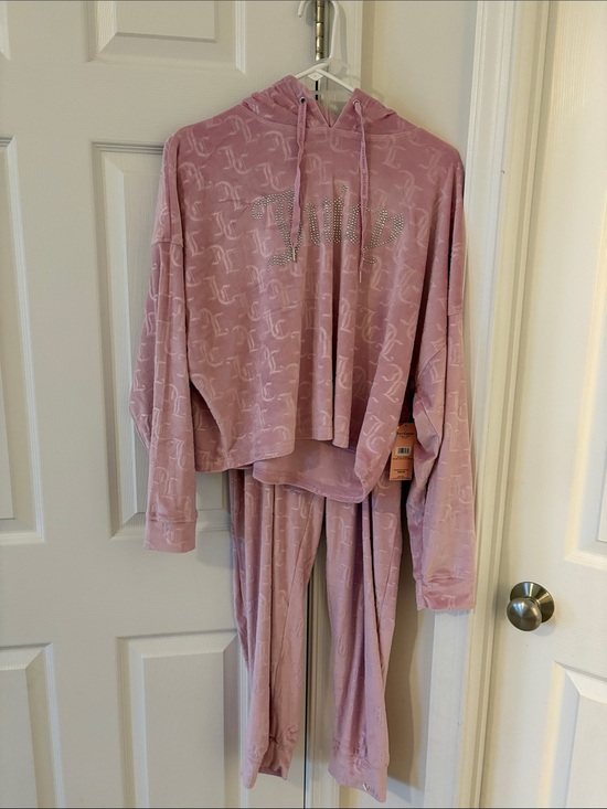 Juicy Couture Other - Juicy Couture Pink Velour Lounge Set - L